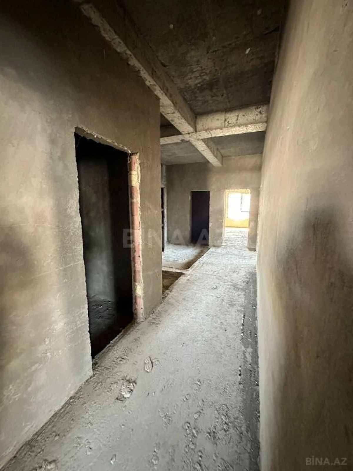 Satılır 6 otaqlı mənzil 324 m²