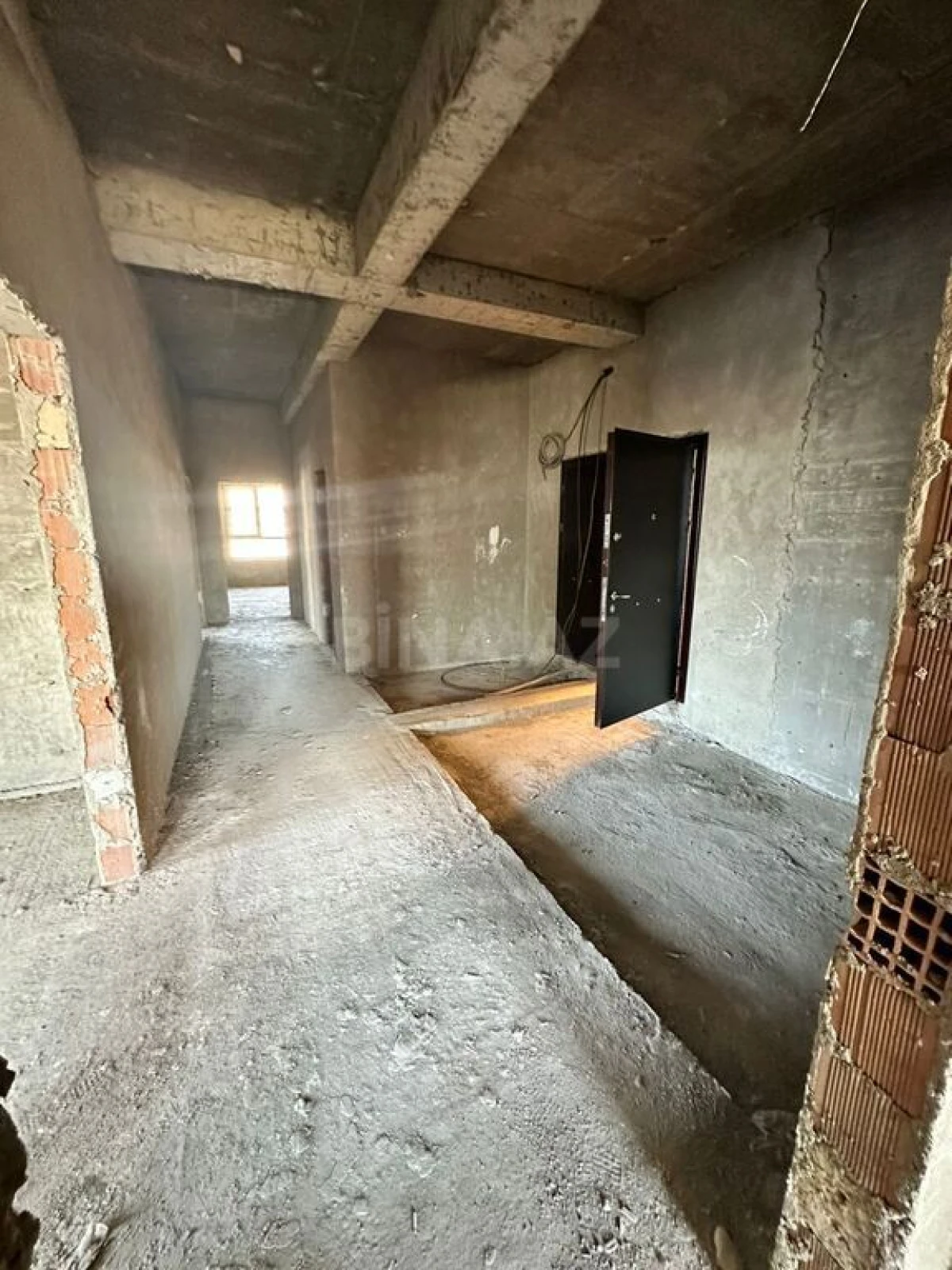 Satılır 6 otaqlı mənzil 324 m²