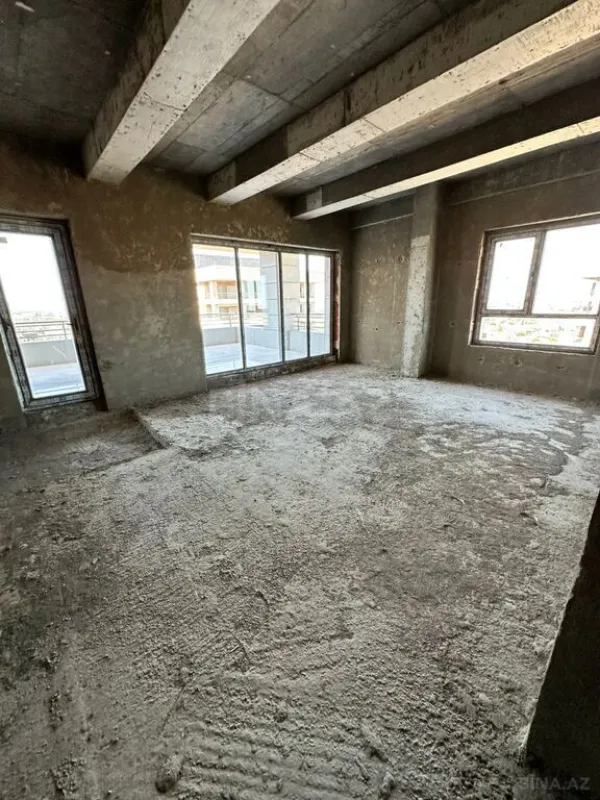 Satılır 6 otaqlı mənzil 324 m²