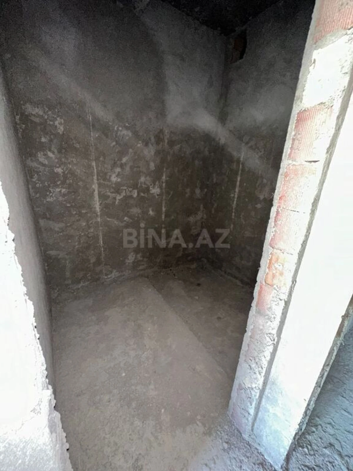 Satılır 6 otaqlı mənzil 324 m²