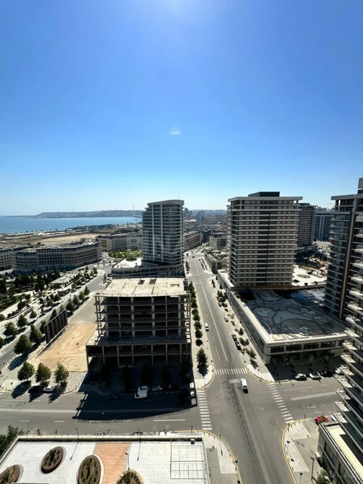 Satılır 6 otaqlı mənzil 324 m²