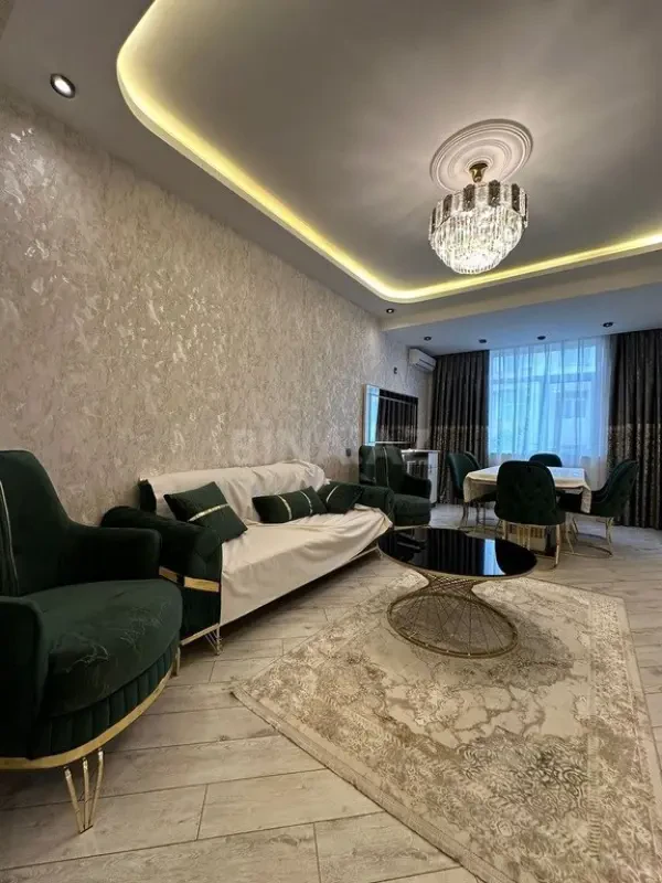 Satılır 3 otaqlı mənzil 110 m²