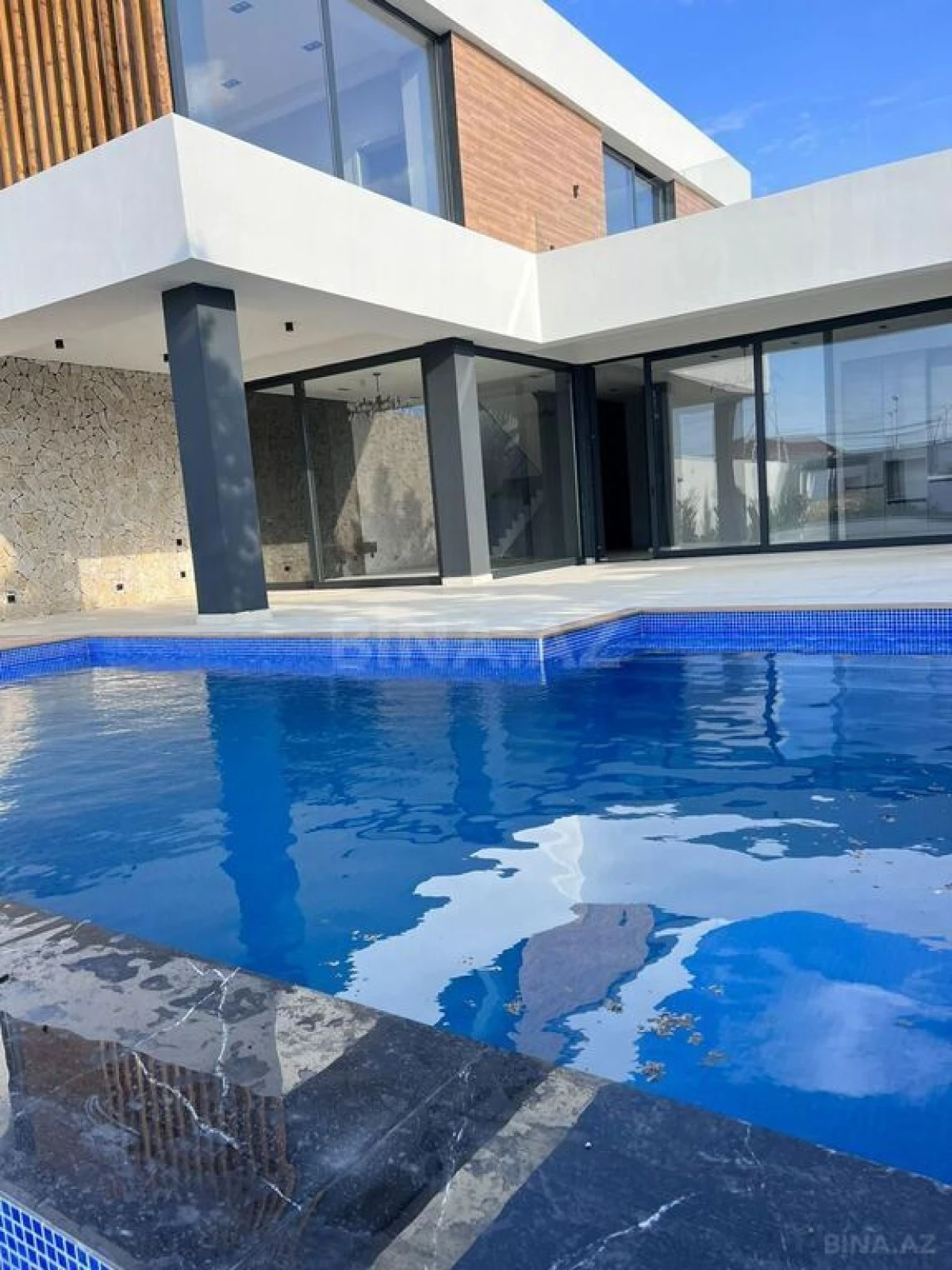 Kirayə verilir 6 otaqlı həyət evi 185 m²