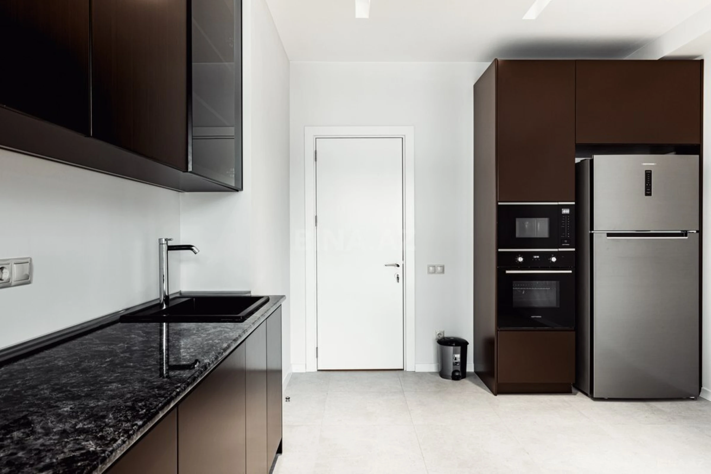 Satılır 3 otaqlı mənzil 150 m²