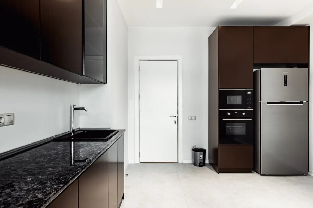 Satılır 3 otaqlı mənzil 150 m²