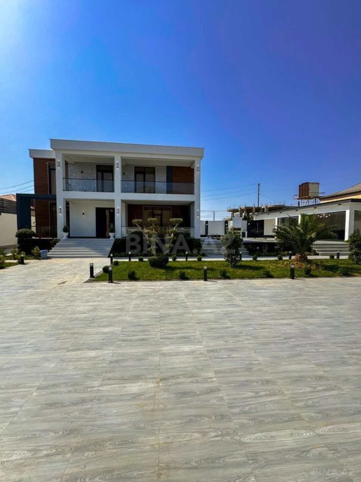 Satılır 5 otaqlı həyət evi 330 m²
