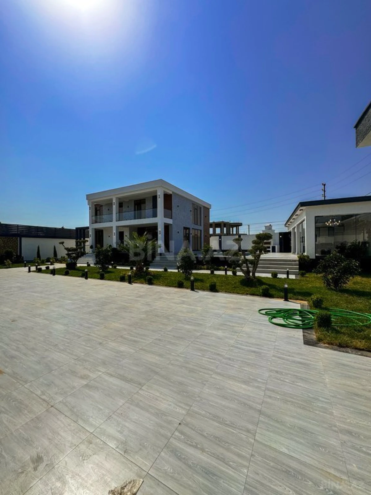 Satılır 5 otaqlı həyət evi 330 m²