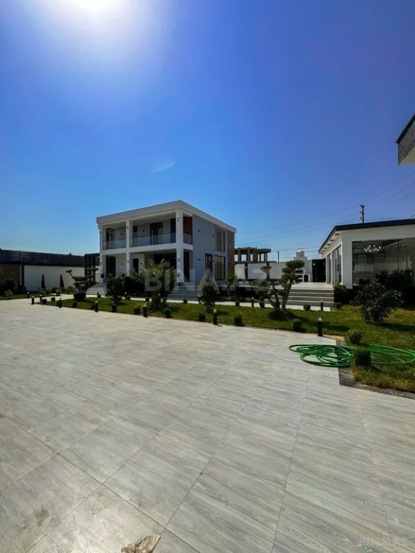 Satılır 5 otaqlı həyət evi 330 m²