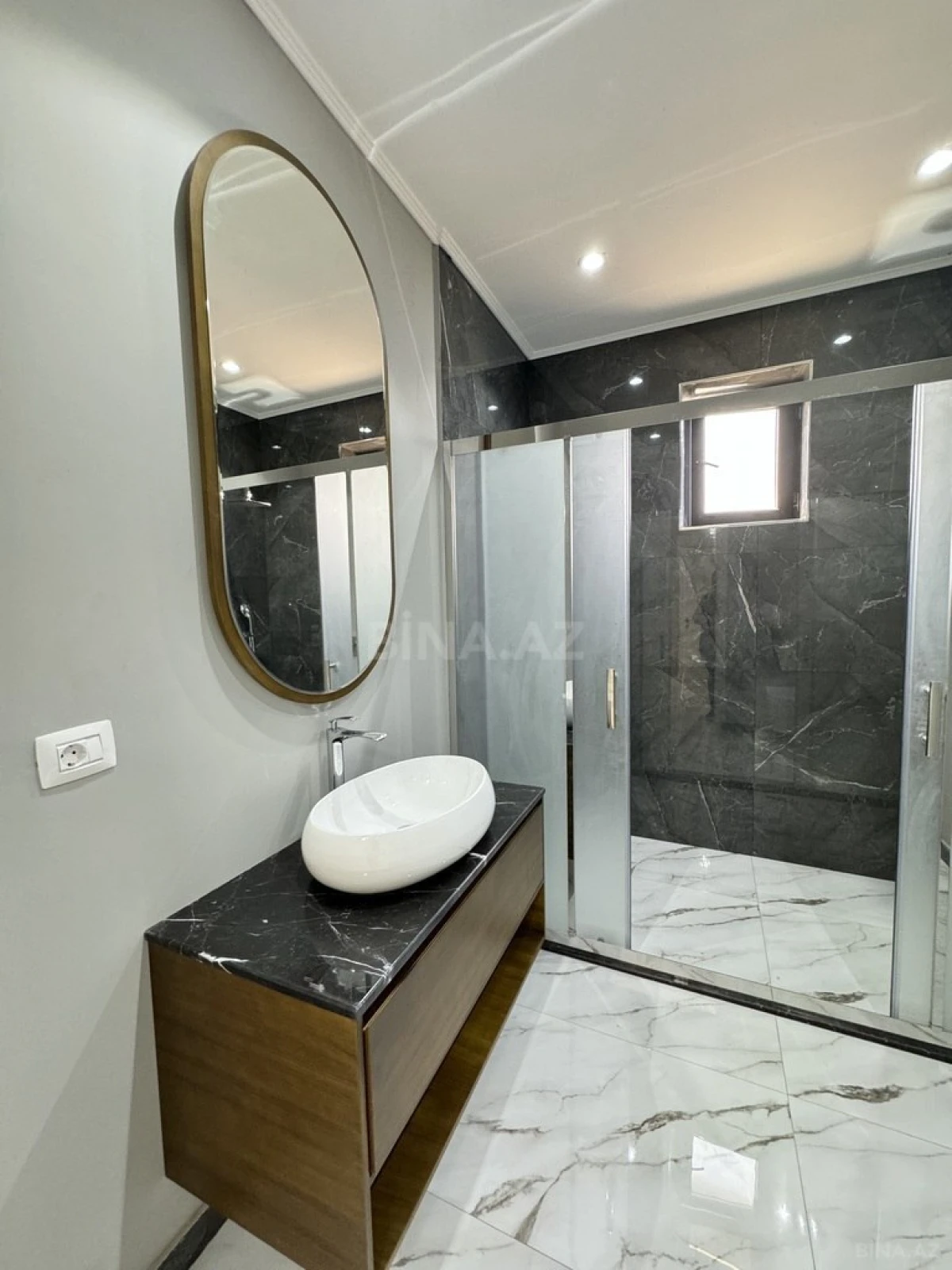 Satılır 5 otaqlı həyət evi 330 m²