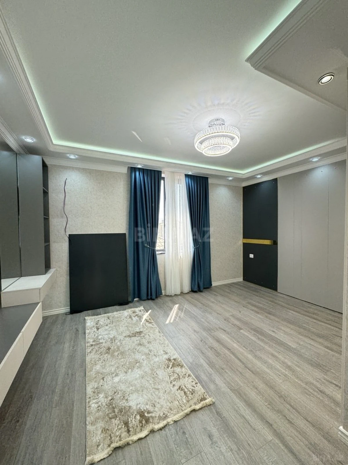Satılır 5 otaqlı həyət evi 330 m²