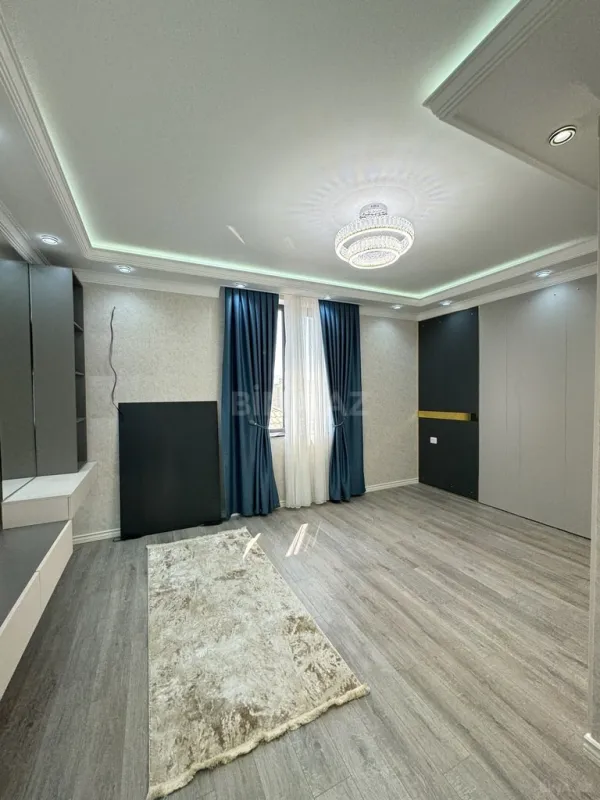 Satılır 5 otaqlı həyət evi 330 m²