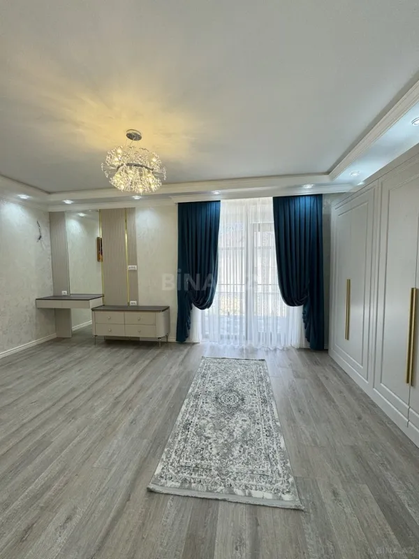 Satılır 5 otaqlı həyət evi 330 m²