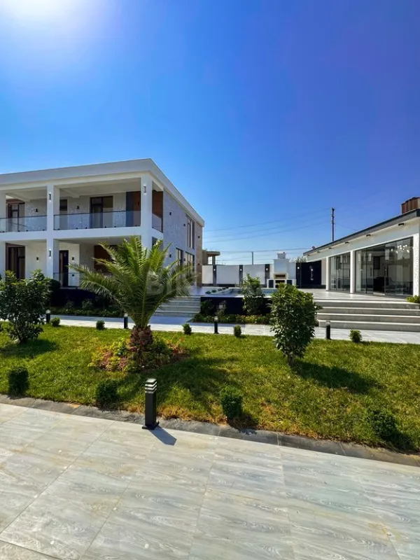 Satılır 5 otaqlı həyət evi 330 m²