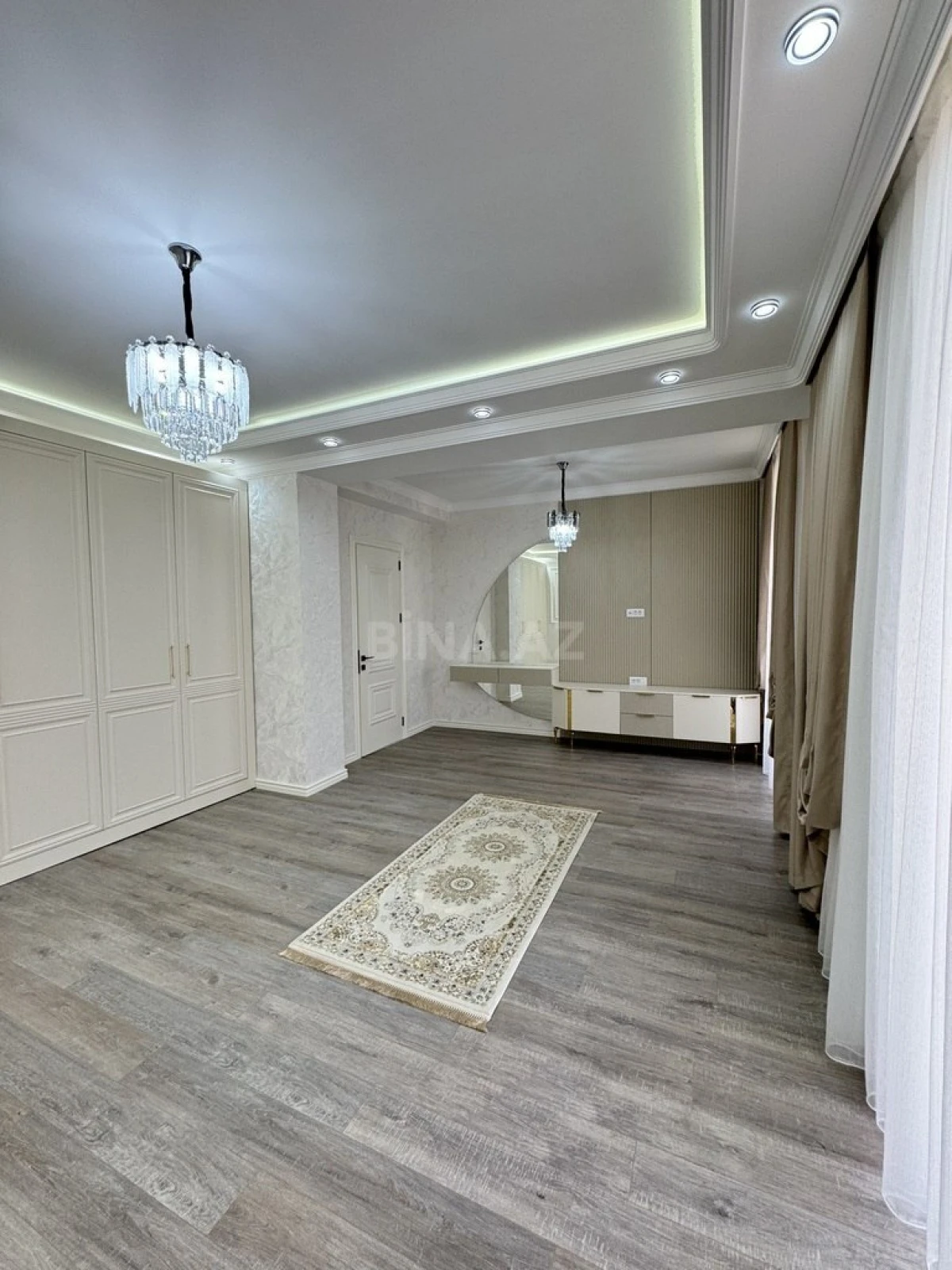 Satılır 5 otaqlı həyət evi 330 m²