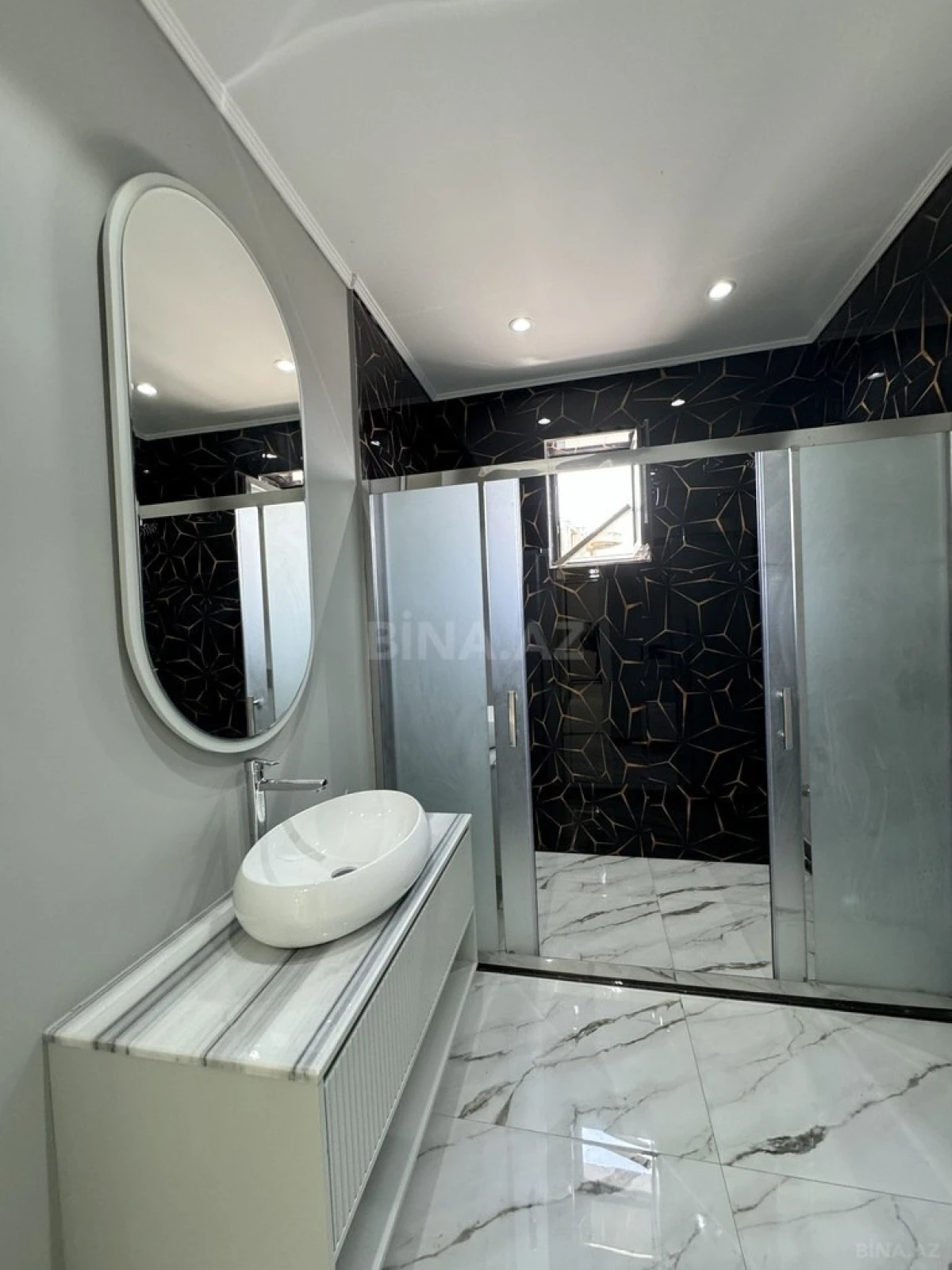 Satılır 5 otaqlı həyət evi 330 m²