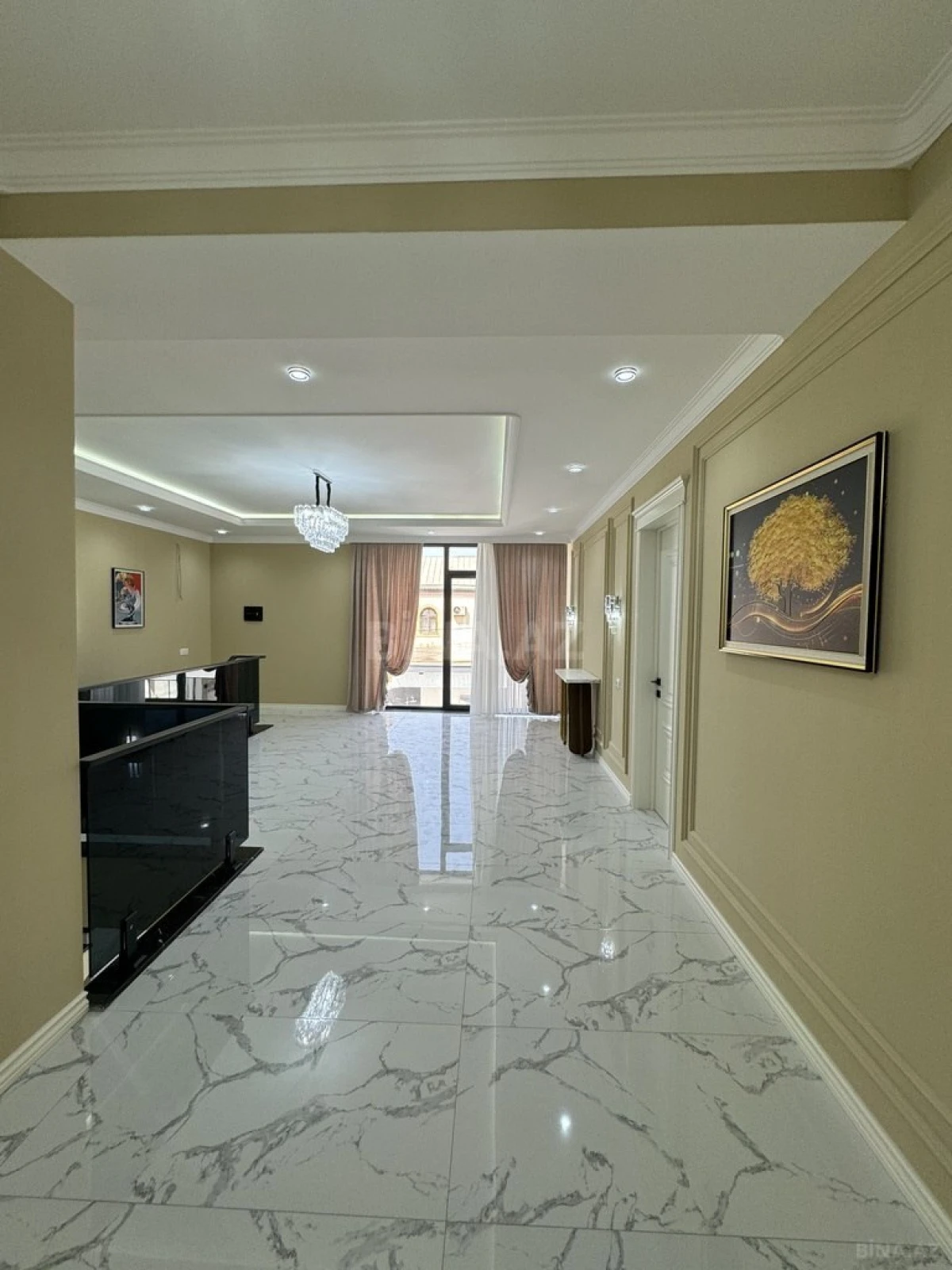 Satılır 5 otaqlı həyət evi 330 m²