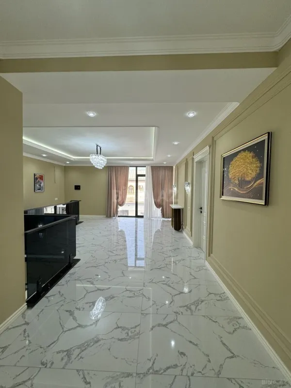 Satılır 5 otaqlı həyət evi 330 m²