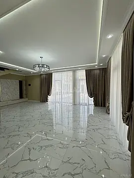 Satılır 5 otaqlı həyət evi 330 m²