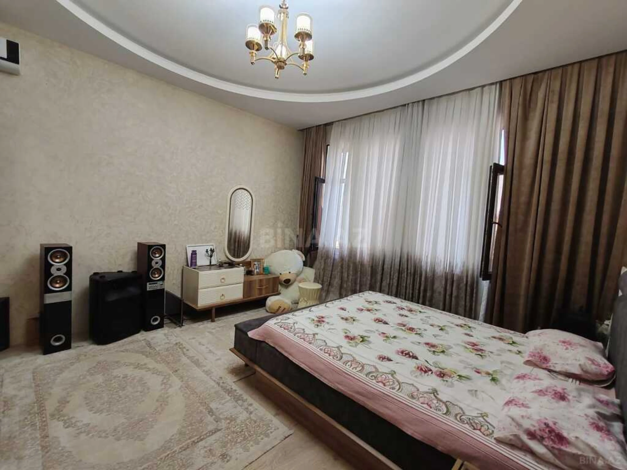 Satılır 6 otaqlı həyət evi 340 m²