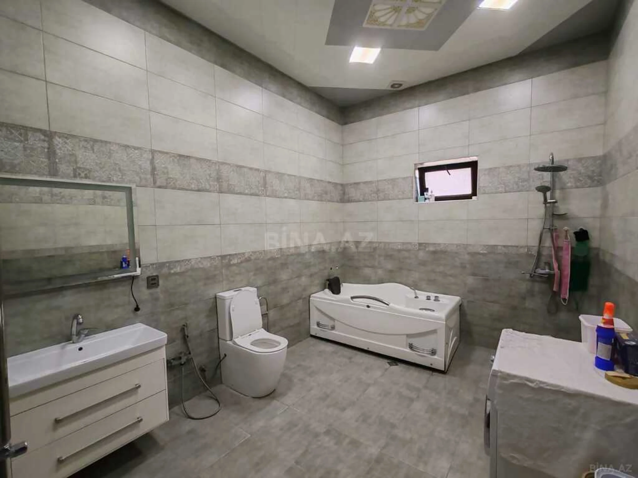 Satılır 6 otaqlı həyət evi 340 m²