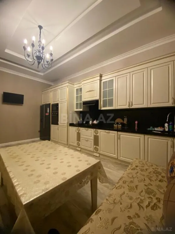 Satılır 6 otaqlı həyət evi 340 m²