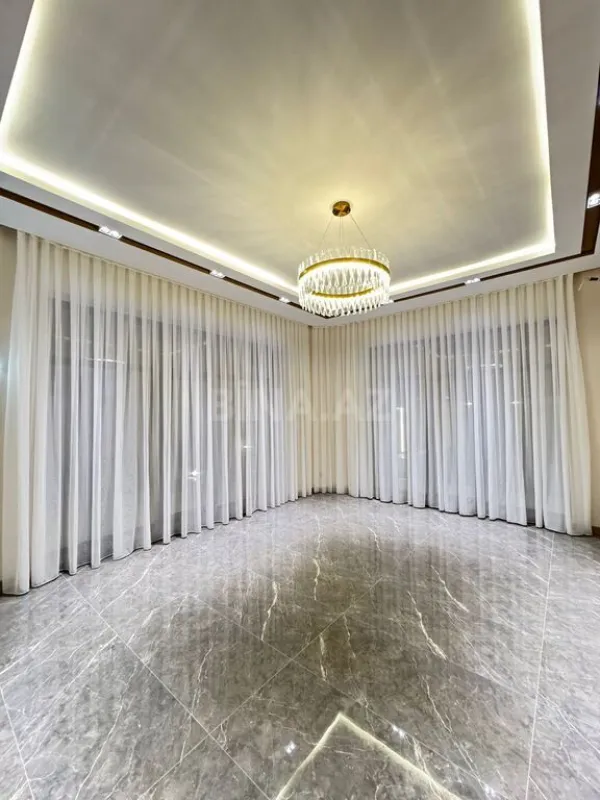 Satılır 5 otaqlı həyət evi 400 m²