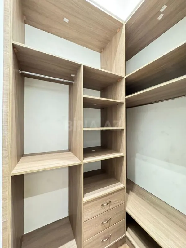 Satılır 5 otaqlı həyət evi 400 m²