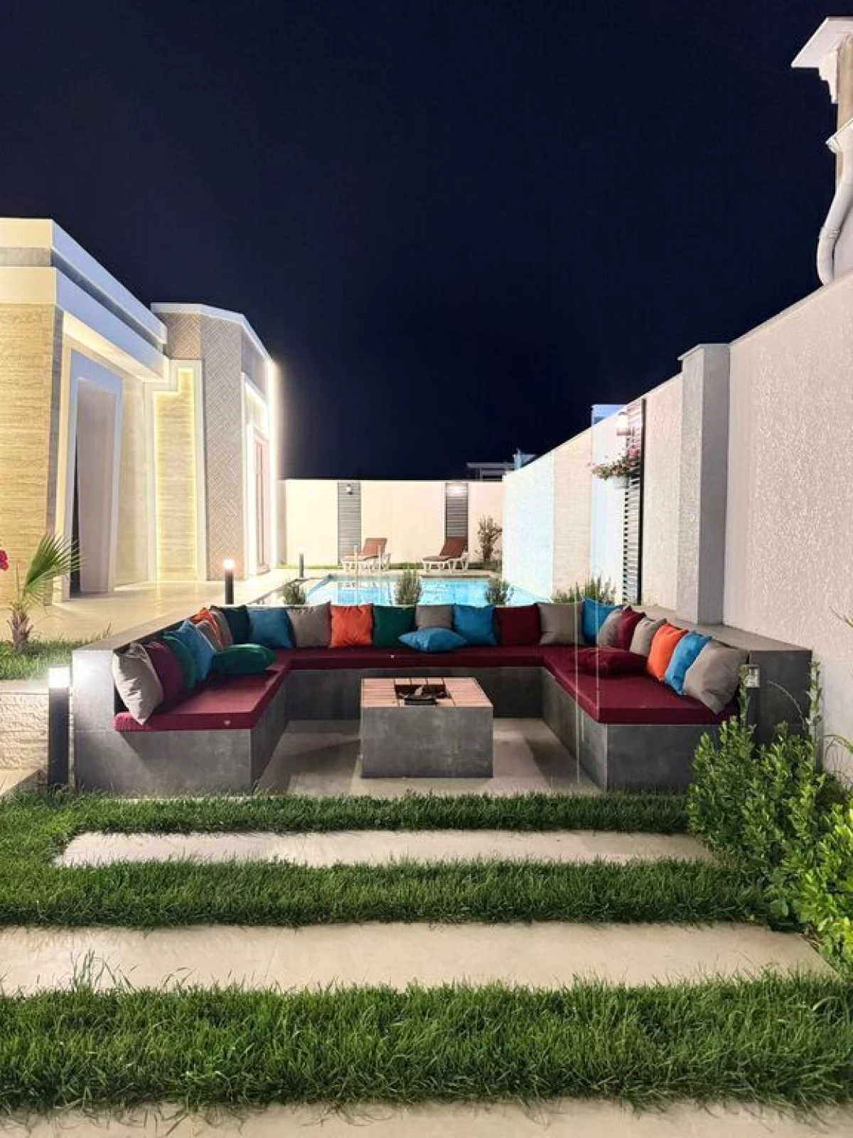 Satılır 5 otaqlı həyət evi 400 m²