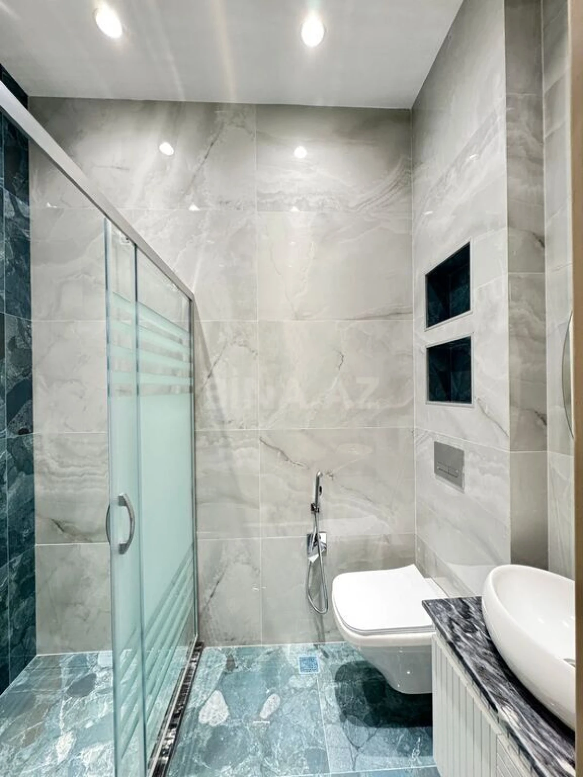 Satılır 5 otaqlı həyət evi 400 m²