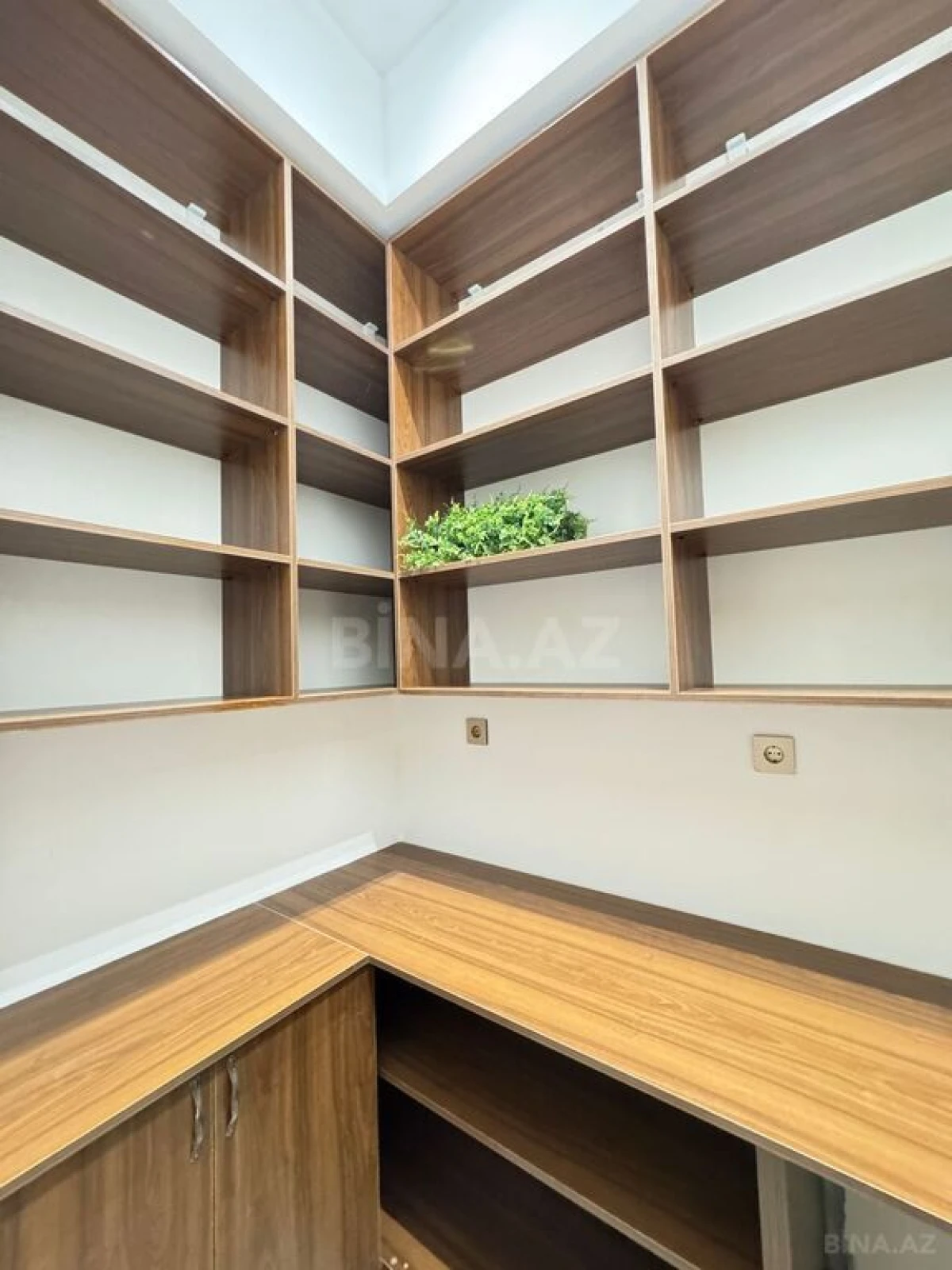 Satılır 5 otaqlı həyət evi 400 m²