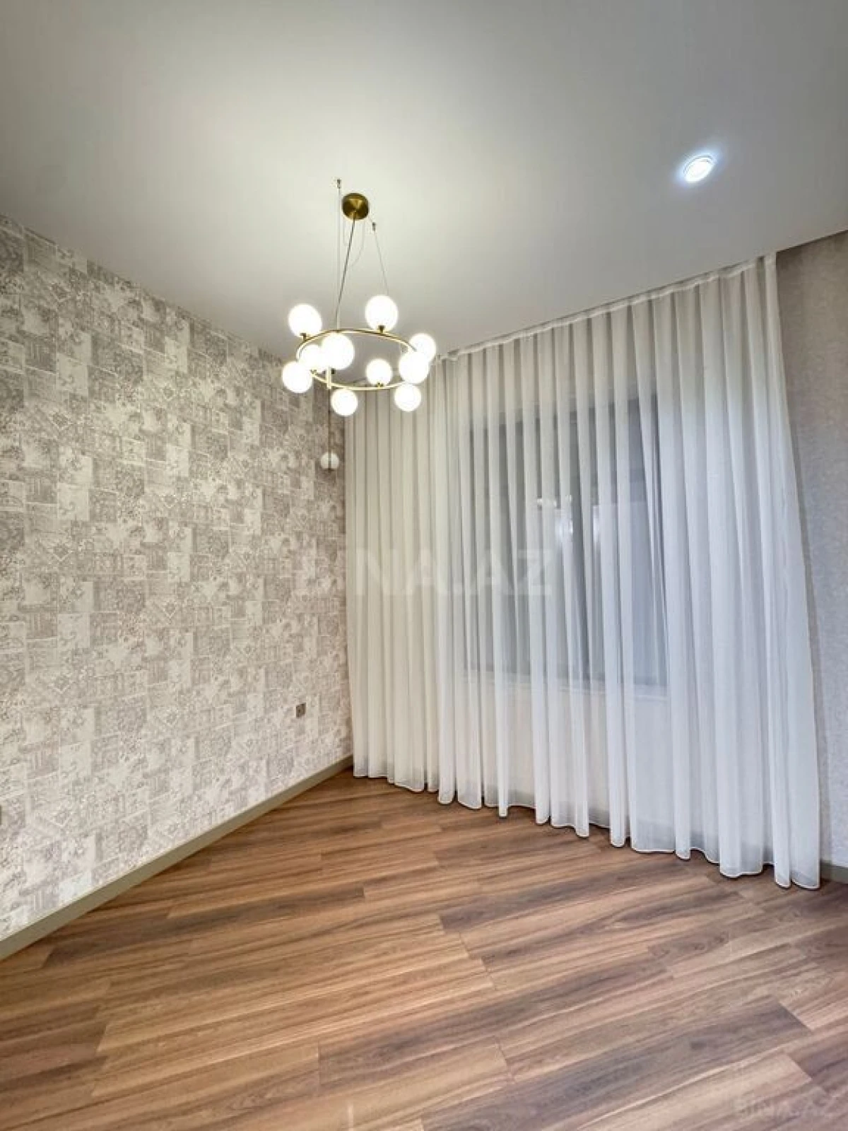 Satılır 5 otaqlı həyət evi 400 m²