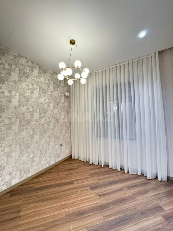 Satılır 5 otaqlı həyət evi 400 m²