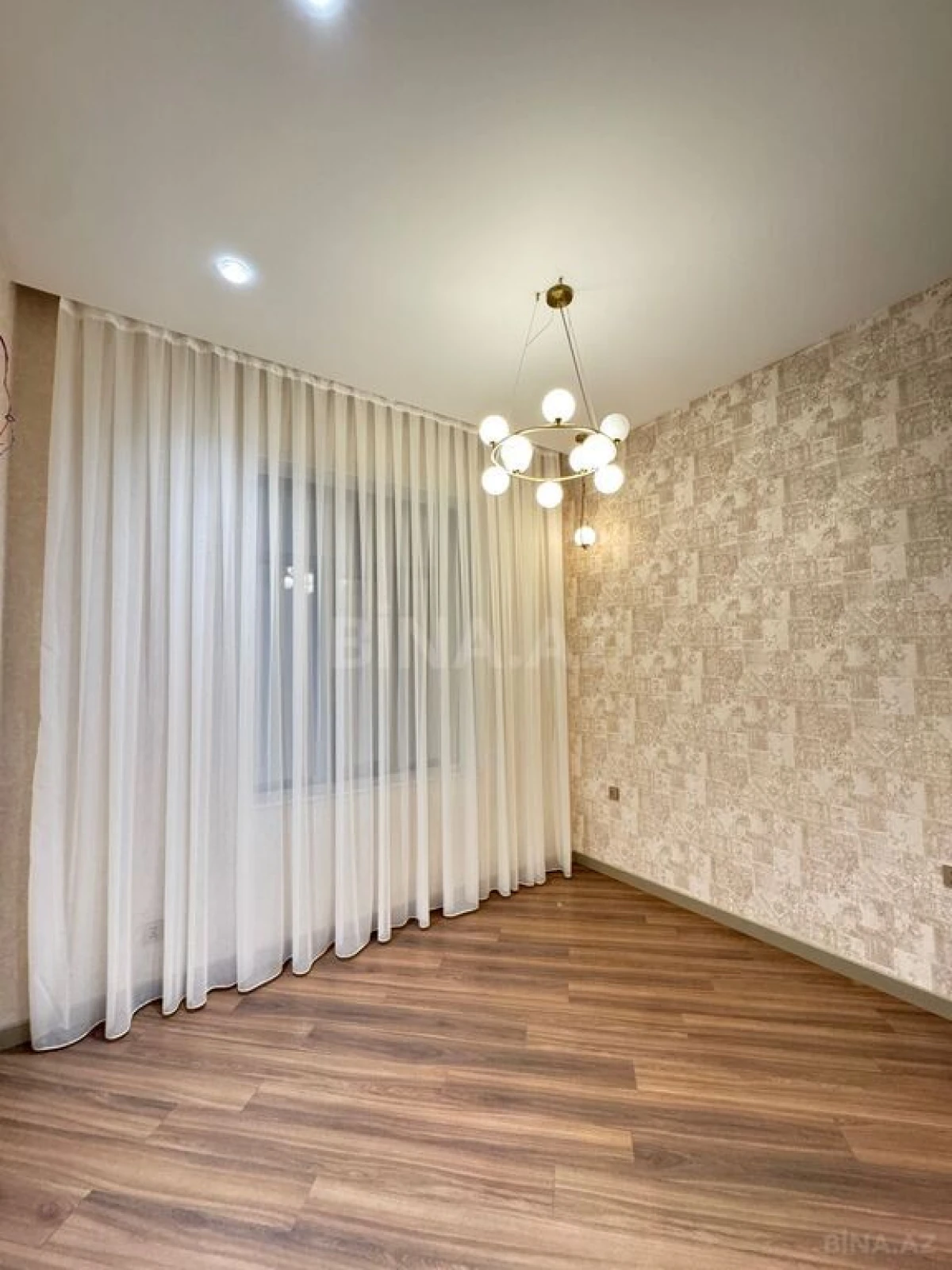 Satılır 5 otaqlı həyət evi 400 m²