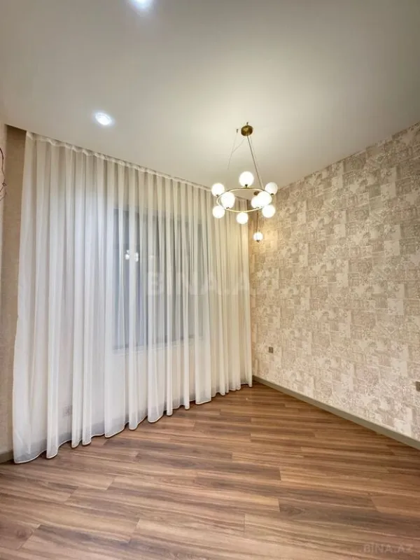 Satılır 5 otaqlı həyət evi 400 m²