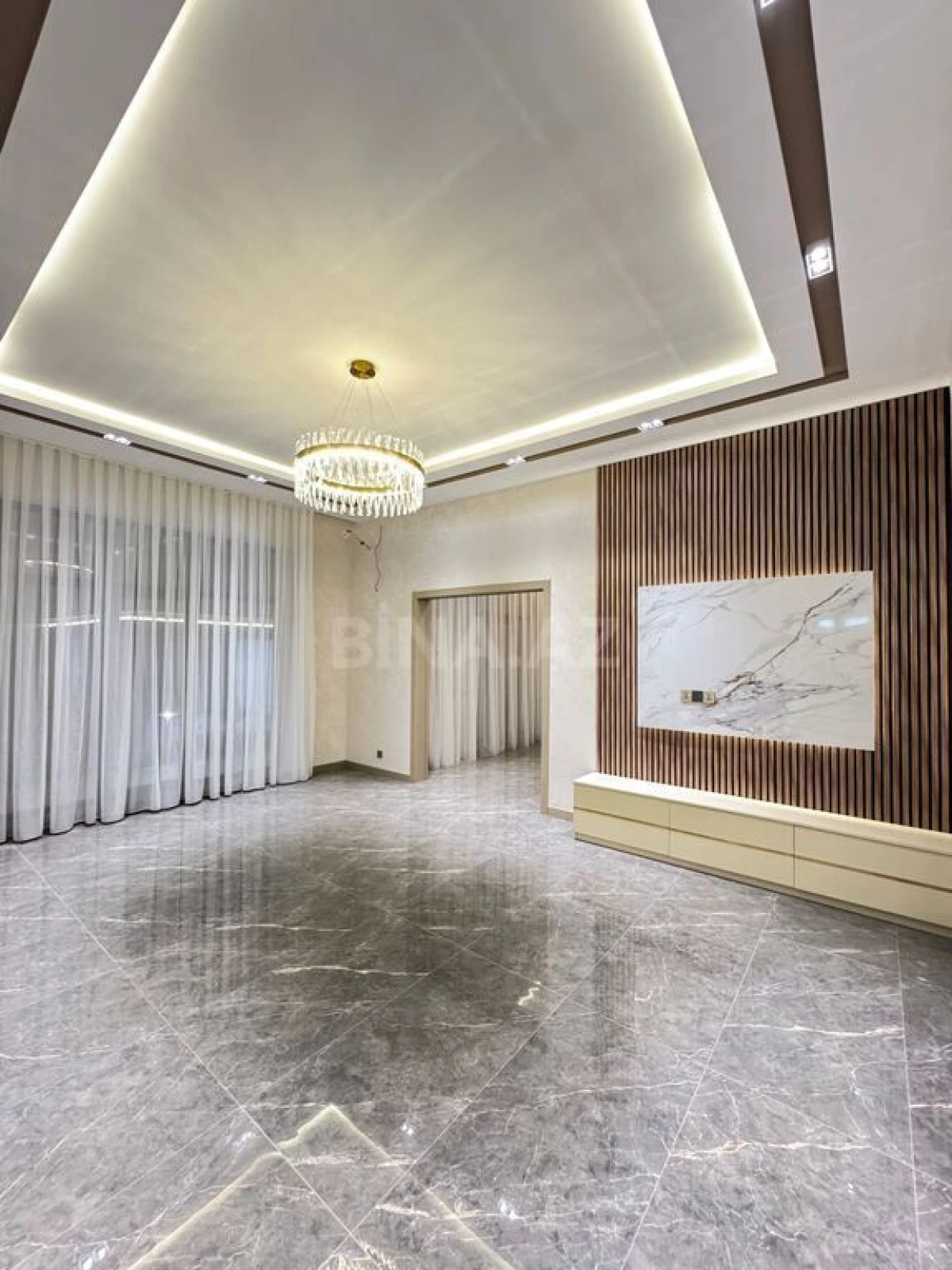 Satılır 5 otaqlı həyət evi 400 m²