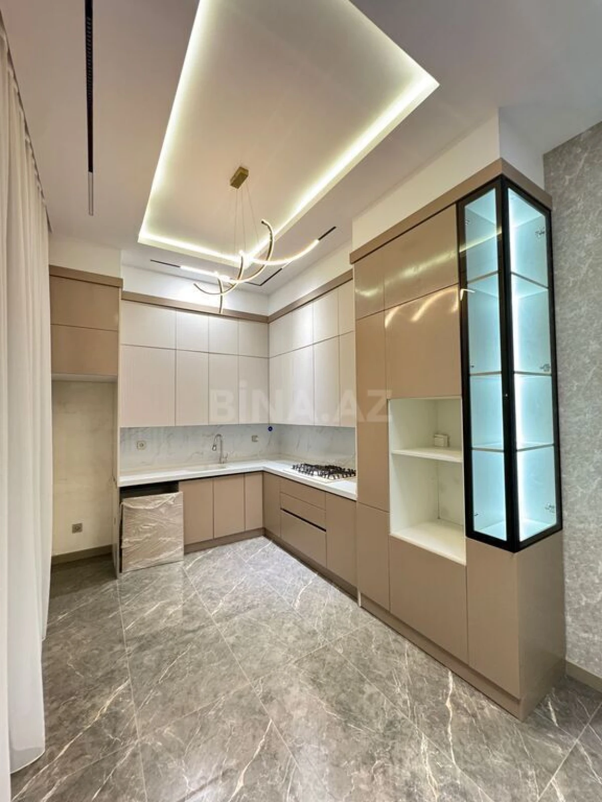 Satılır 5 otaqlı həyət evi 400 m²