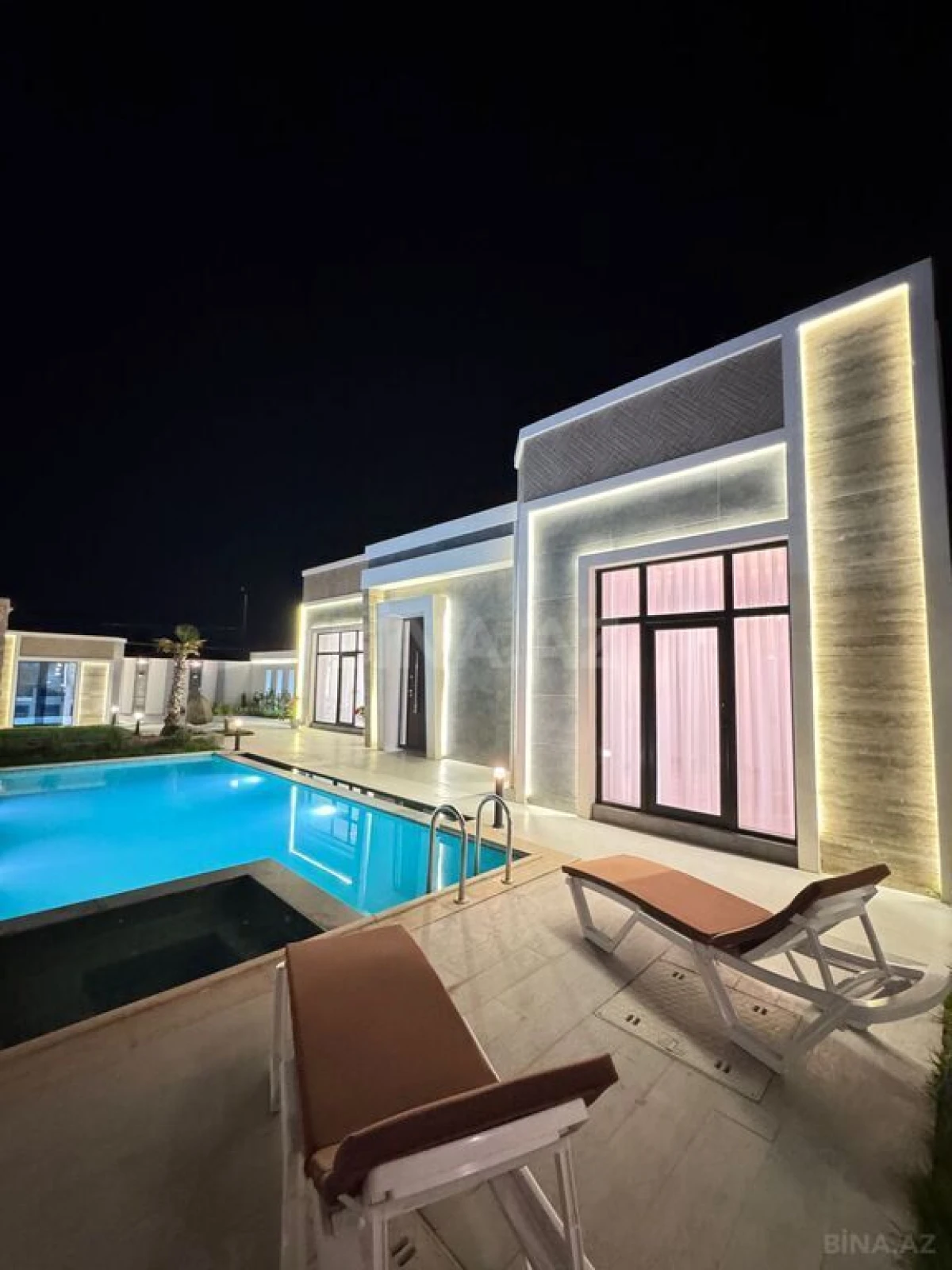 Satılır 5 otaqlı həyət evi 400 m²