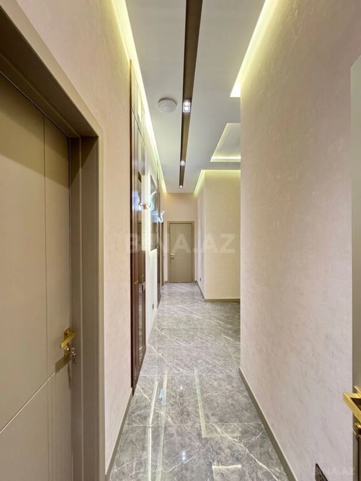 Satılır 5 otaqlı həyət evi 400 m²