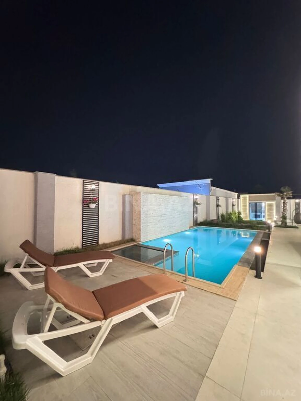 Satılır 5 otaqlı həyət evi 400 m²