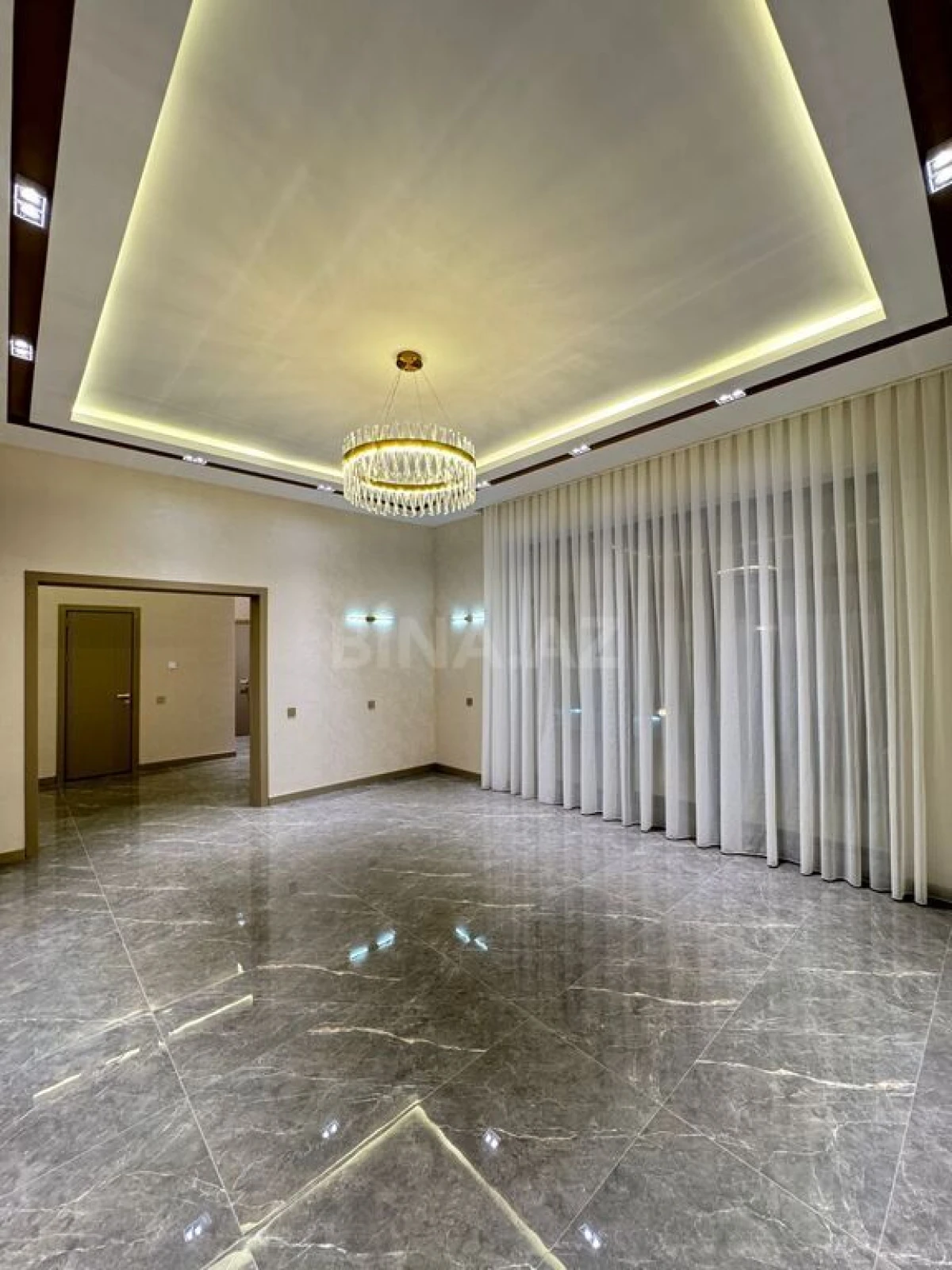 Satılır 5 otaqlı həyət evi 400 m²