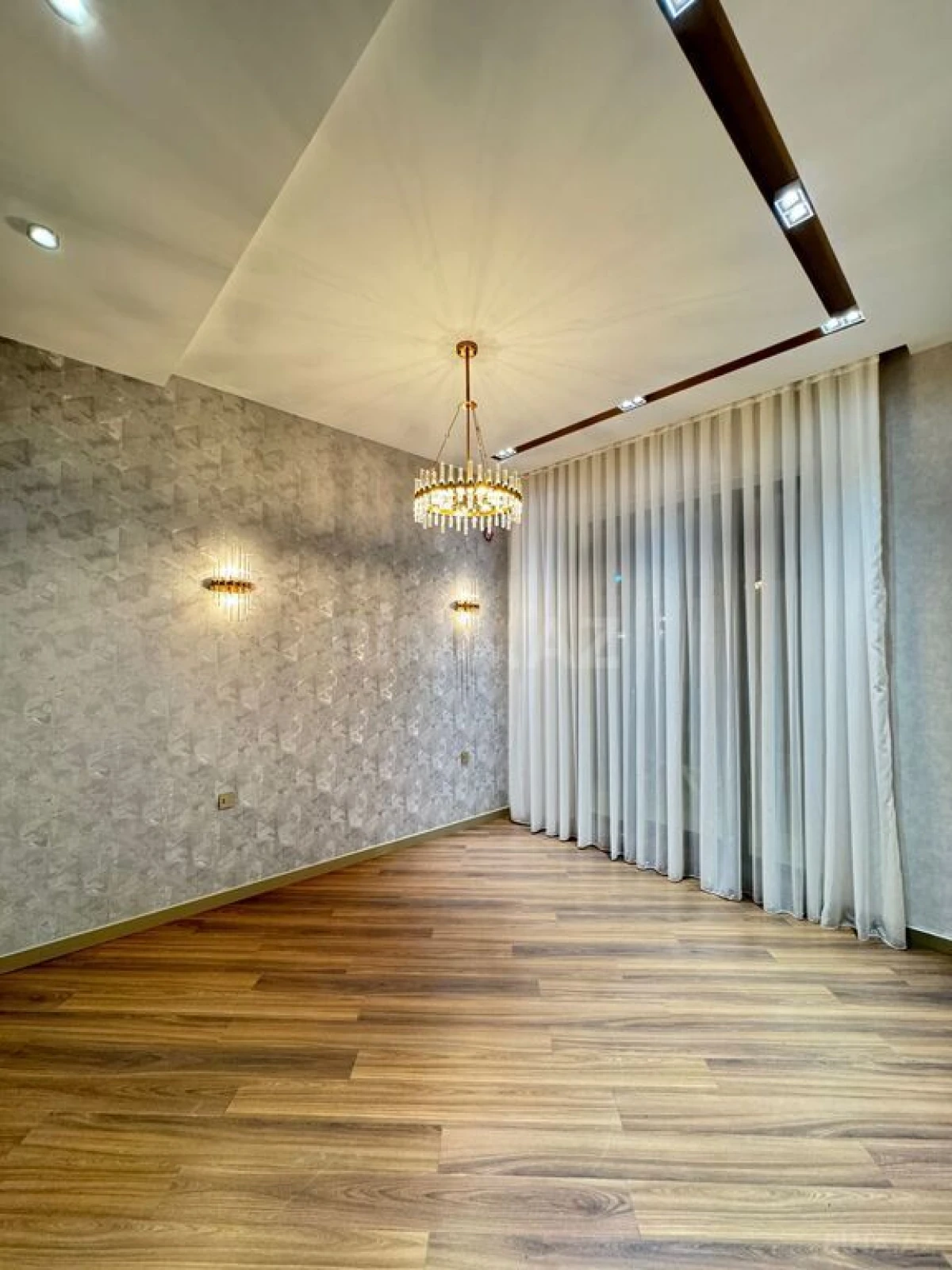 Satılır 5 otaqlı həyət evi 400 m²