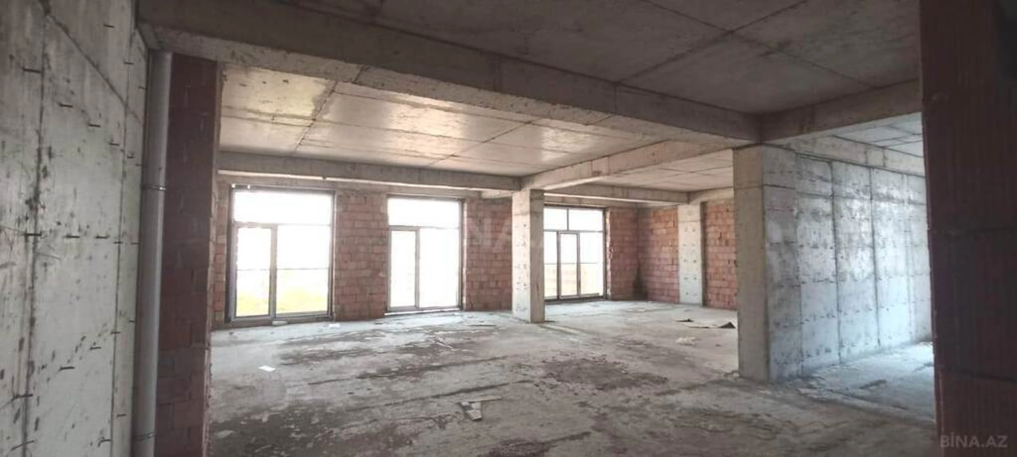 Satılır 3 otaqlı mənzil 202 m²