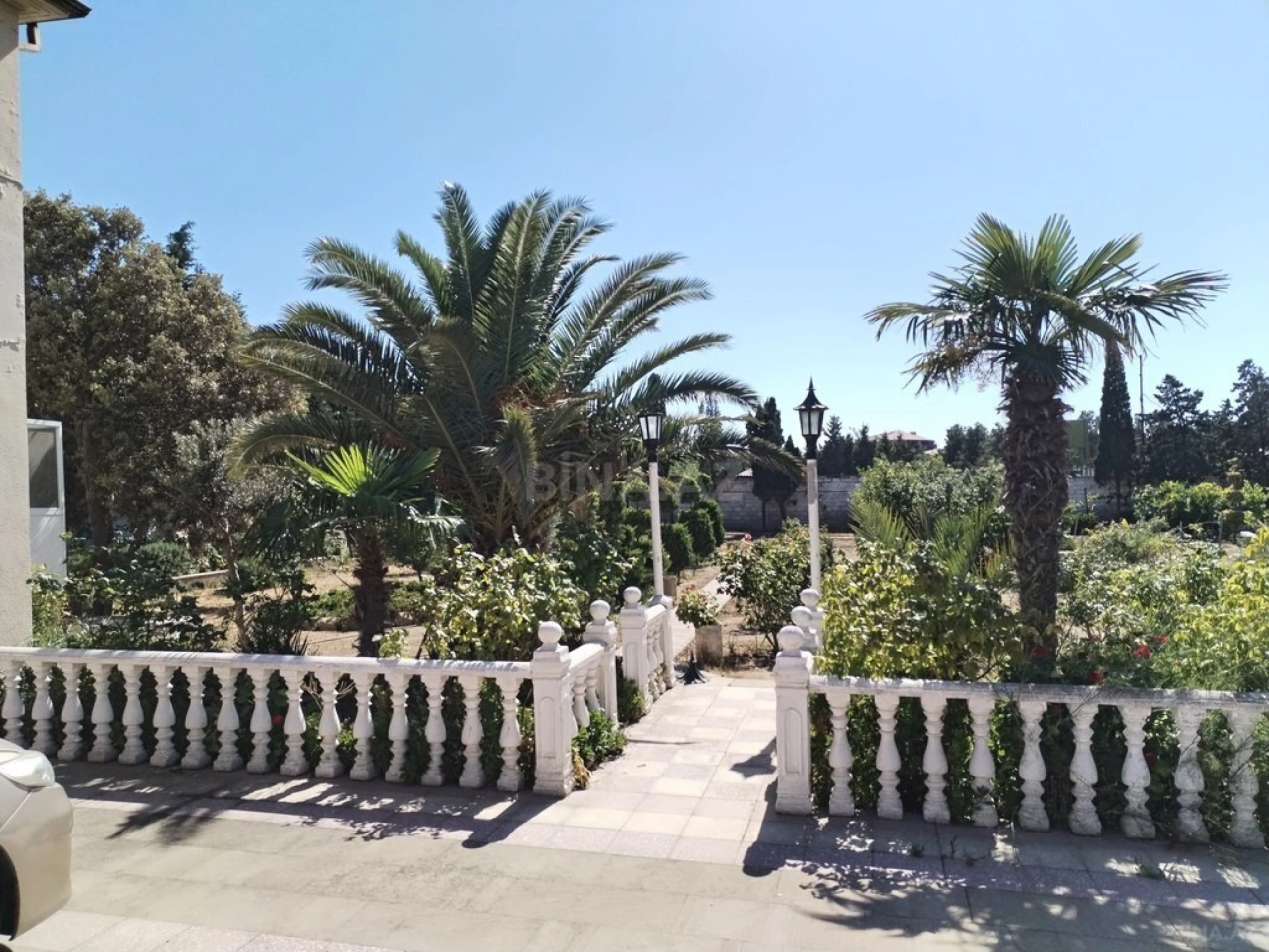 Satılır 9 otaqlı həyət evi 400 m²