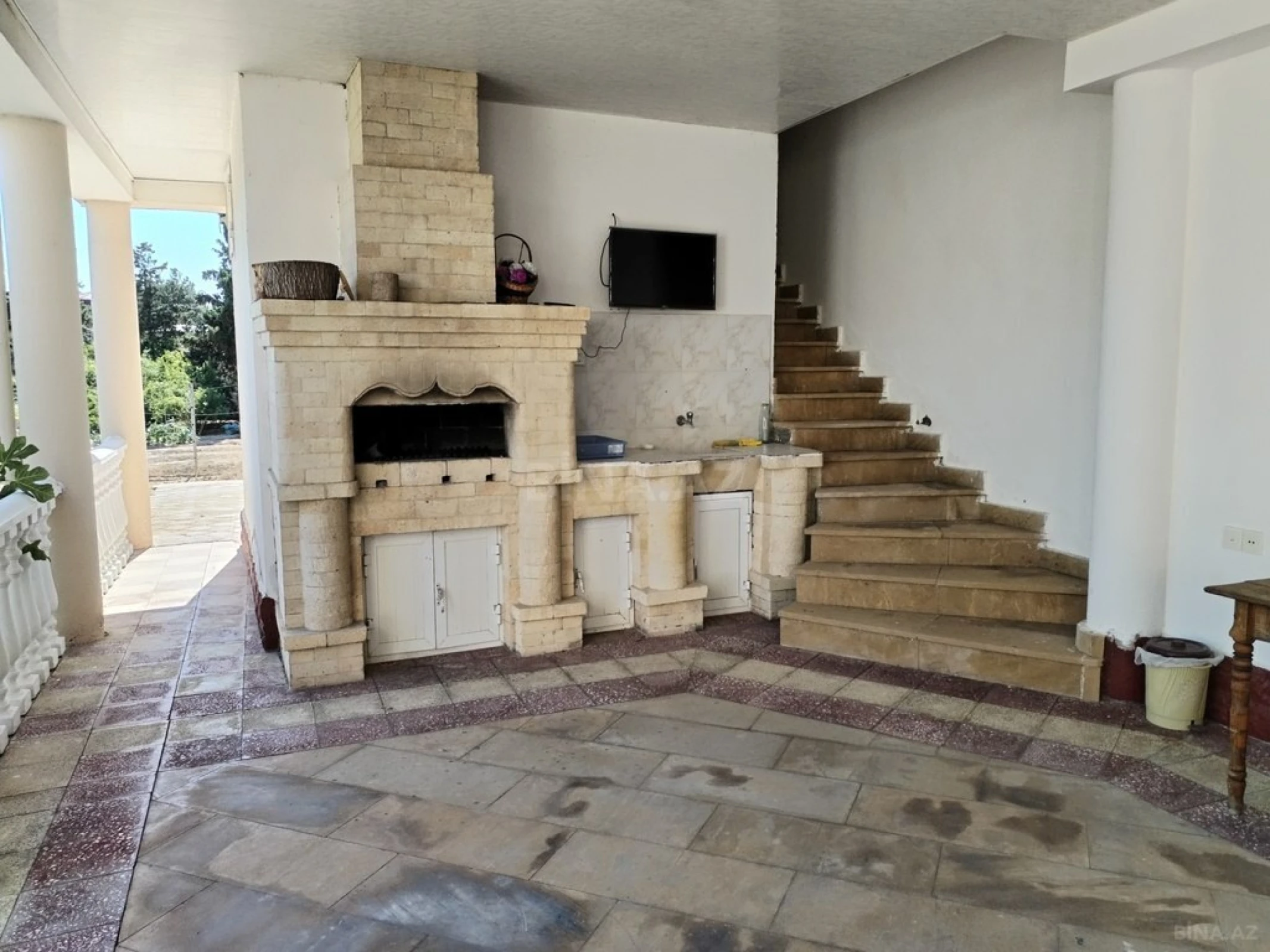 Satılır 9 otaqlı həyət evi 400 m²