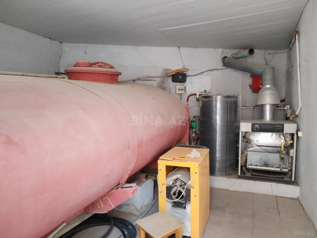 Satılır 9 otaqlı həyət evi 400 m²