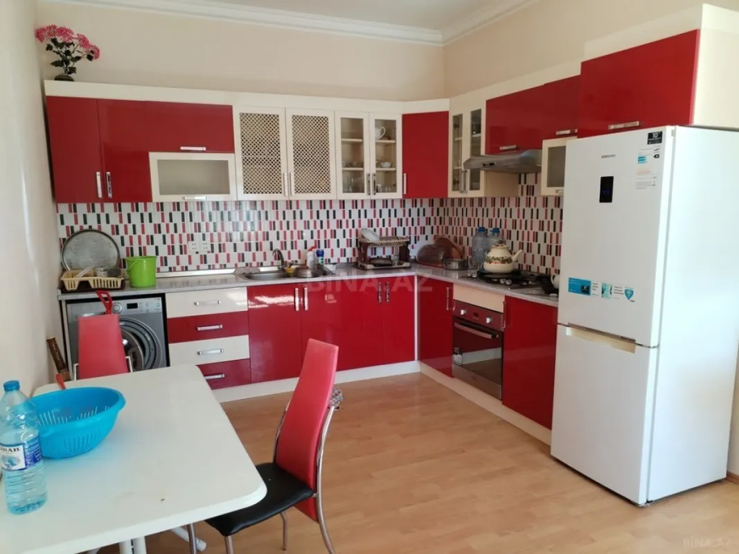 Satılır 9 otaqlı həyət evi 400 m²