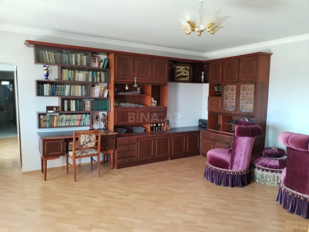 Satılır 9 otaqlı həyət evi 400 m²