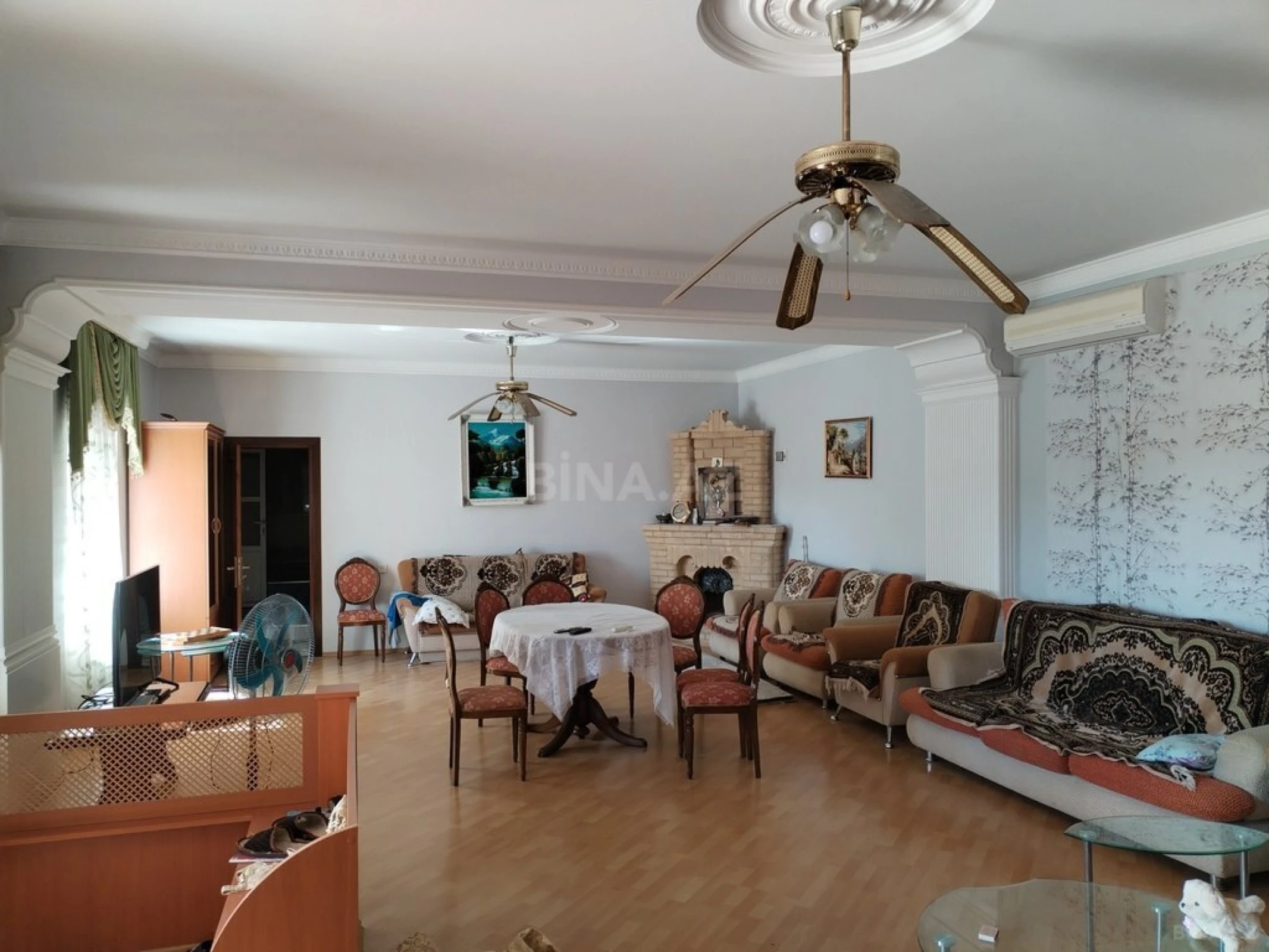 Satılır 9 otaqlı həyət evi 400 m²