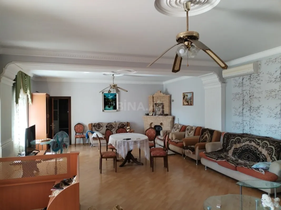 Satılır 9 otaqlı həyət evi 400 m²