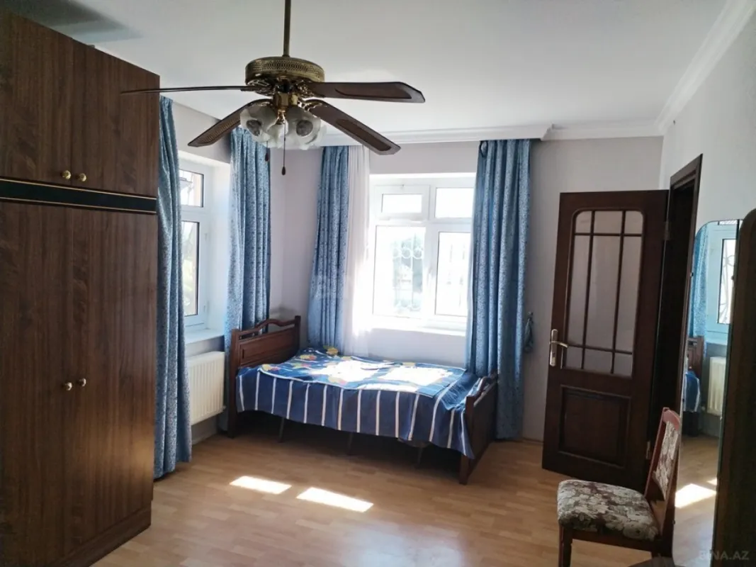 Satılır 9 otaqlı həyət evi 400 m²